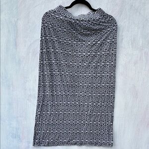 Loft lounge Black and White Patterned jersey comfy stretch skirt